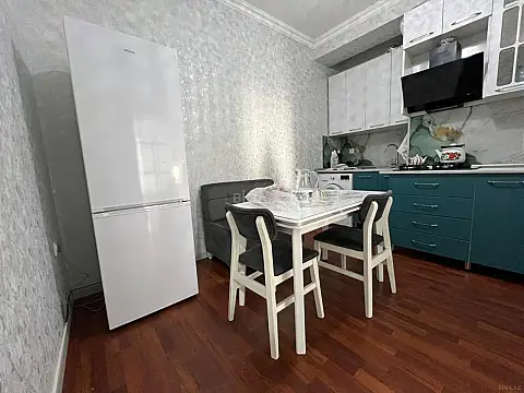 Kirayə verilir 2 otaqlı mənzil 94 m²