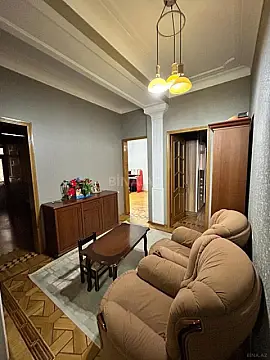 Satılır 4 otaqlı mənzil 165 m²