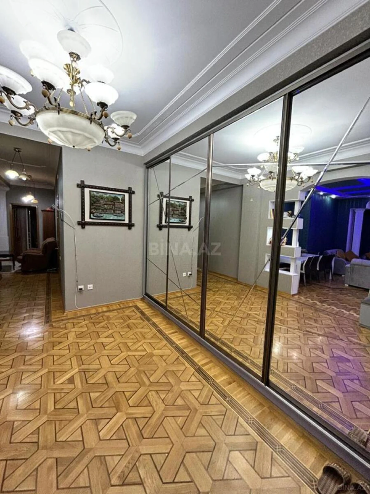 Satılır 4 otaqlı mənzil 165 m²