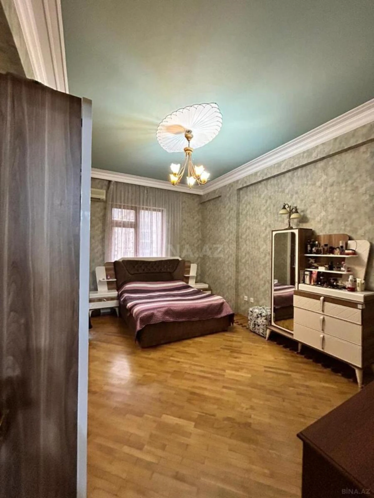 Satılır 4 otaqlı mənzil 165 m²