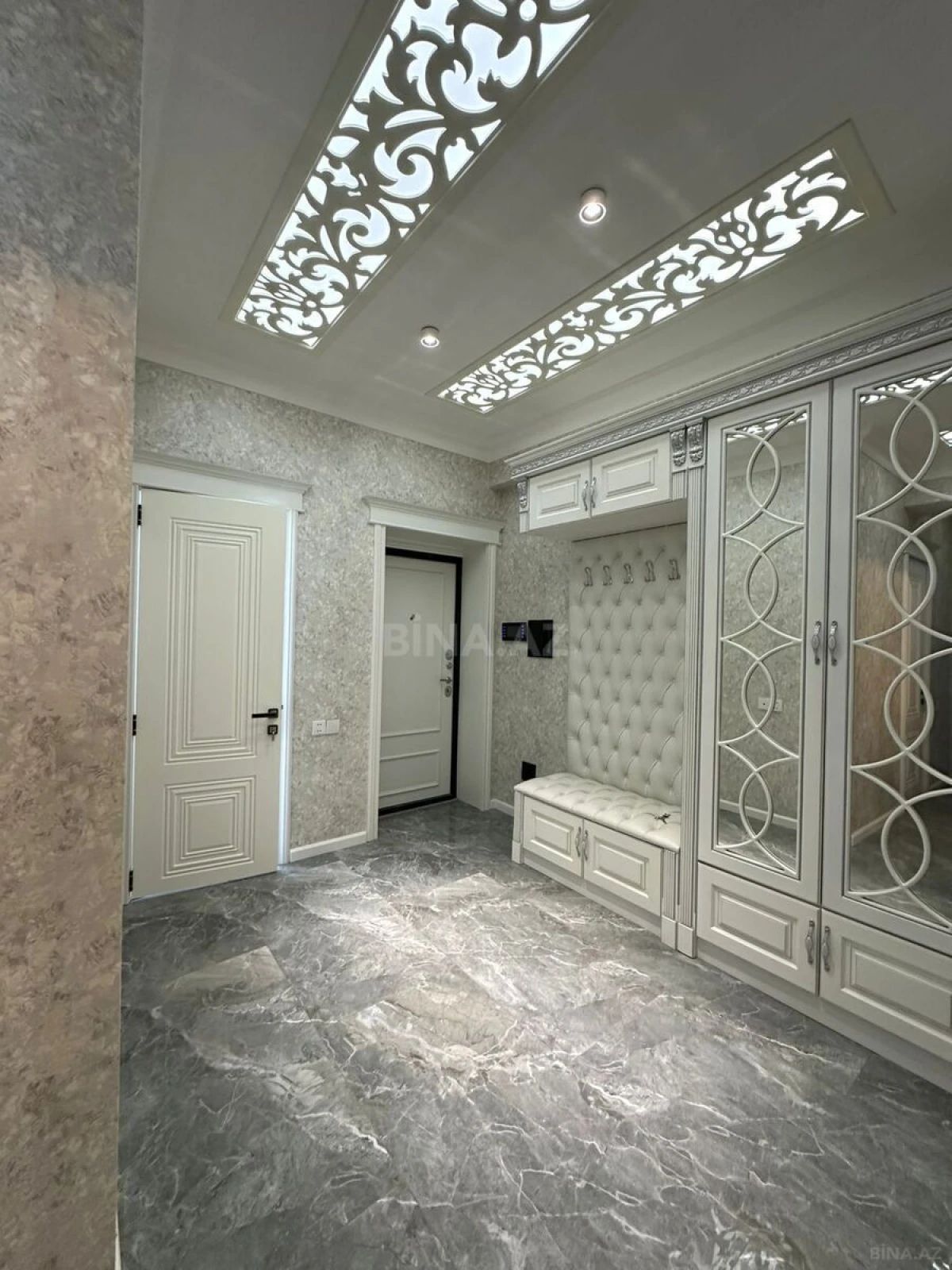 Satılır 2 otaqlı mənzil 110 m²