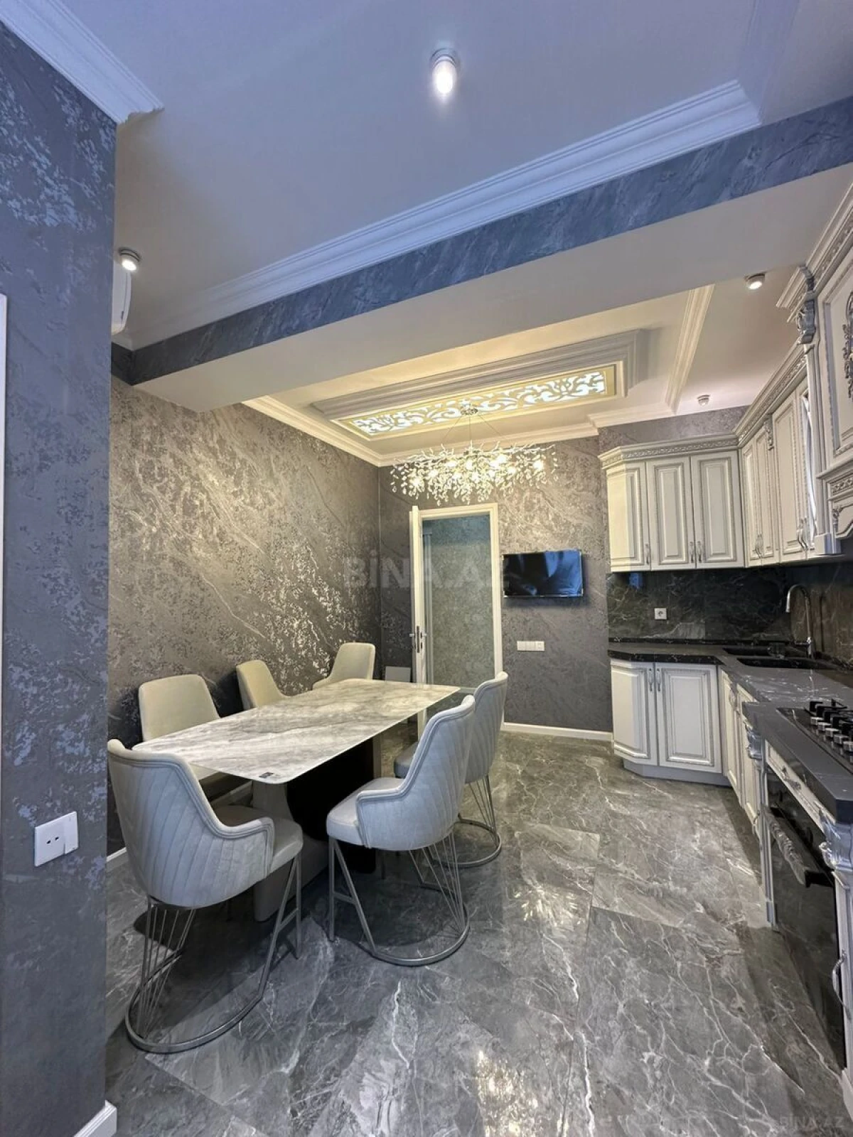 Satılır 2 otaqlı mənzil 110 m²