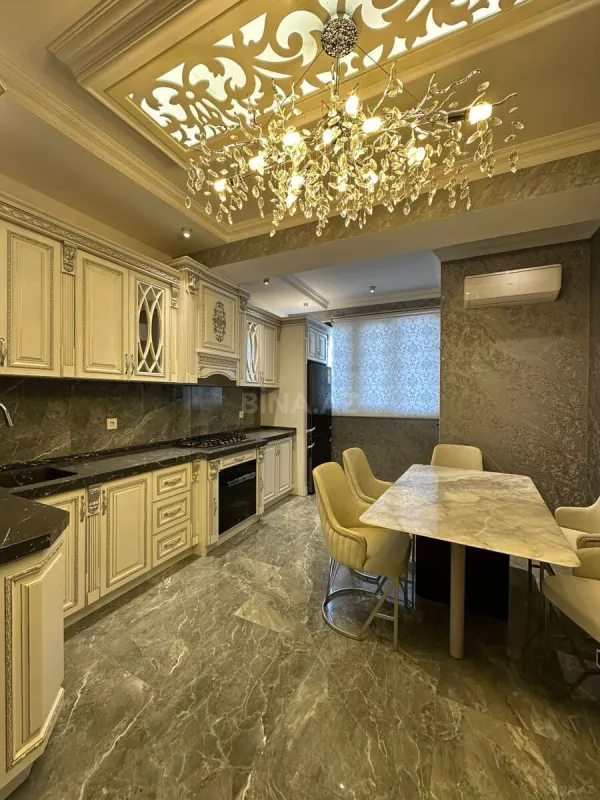 Satılır 2 otaqlı mənzil 110 m²