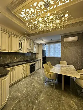 Satılır 2 otaqlı mənzil 110 m²