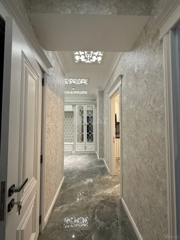 Satılır 2 otaqlı mənzil 110 m²
