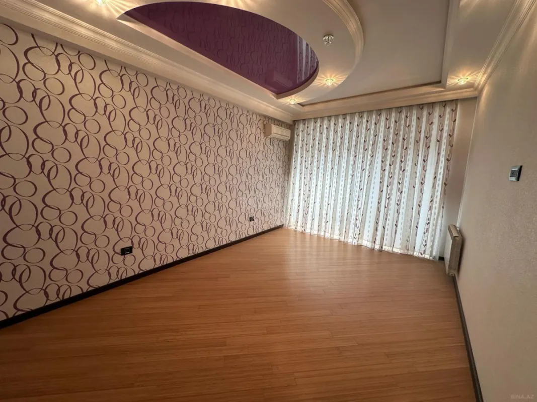 Satılır 4 otaqlı mənzil 200 m²