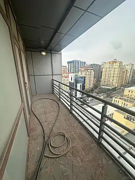 Satılır 4 otaqlı mənzil 200 m²