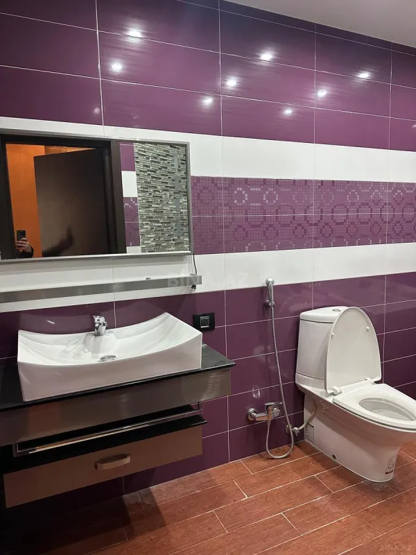 Satılır 4 otaqlı mənzil 200 m²