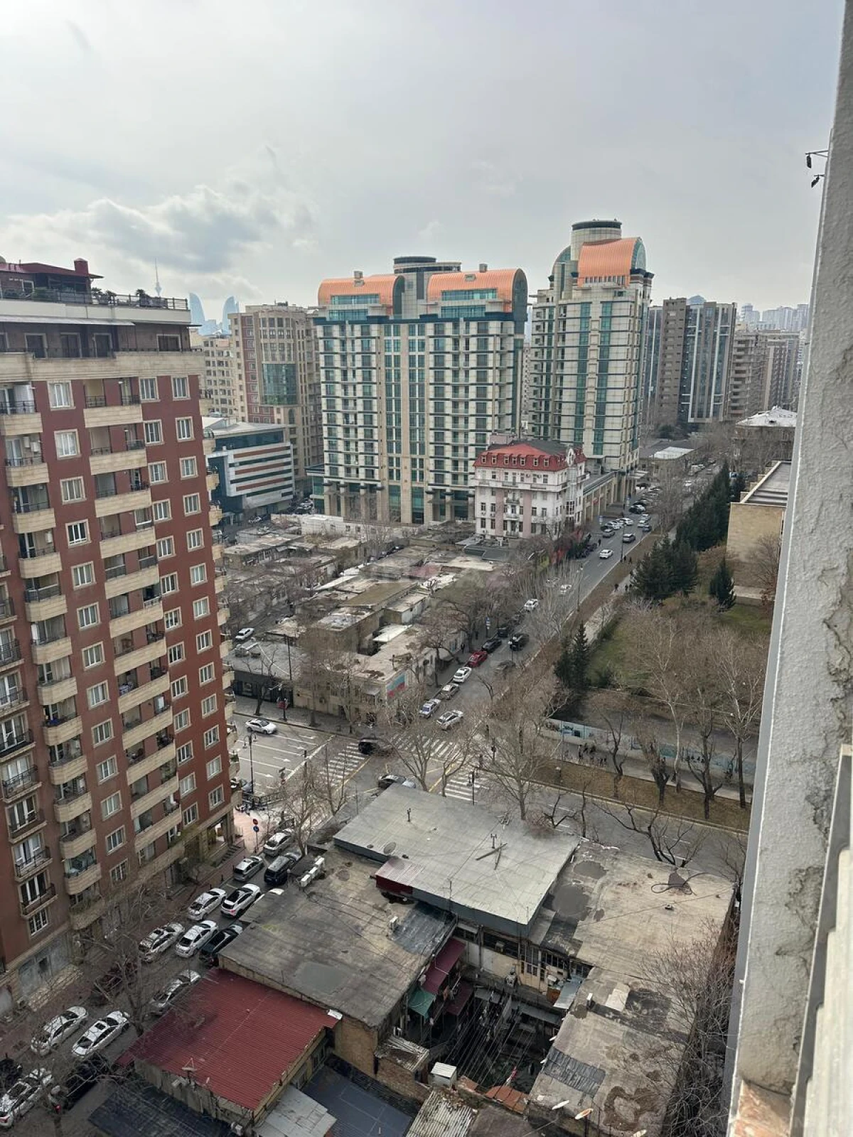 Satılır 4 otaqlı mənzil 200 m²