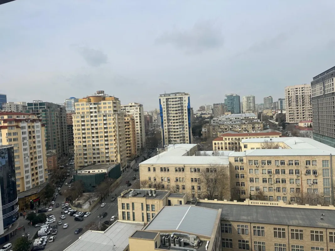 Satılır 4 otaqlı mənzil 200 m²