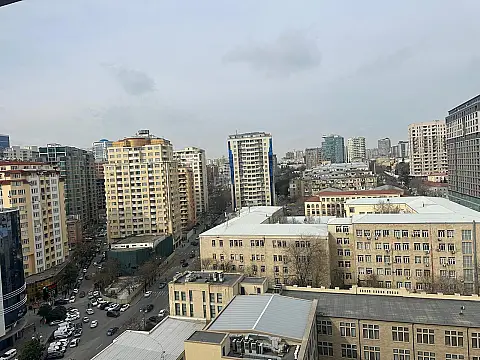 Satılır 4 otaqlı mənzil 200 m²
