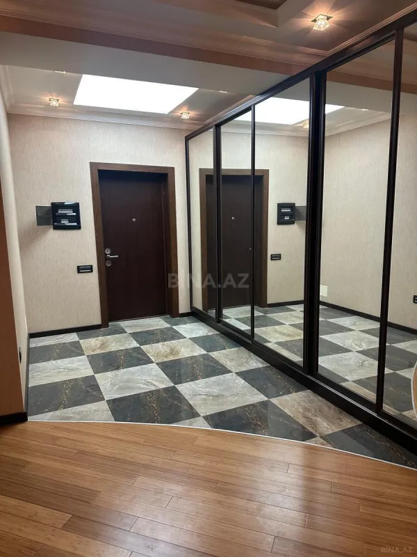 Satılır 4 otaqlı mənzil 200 m²