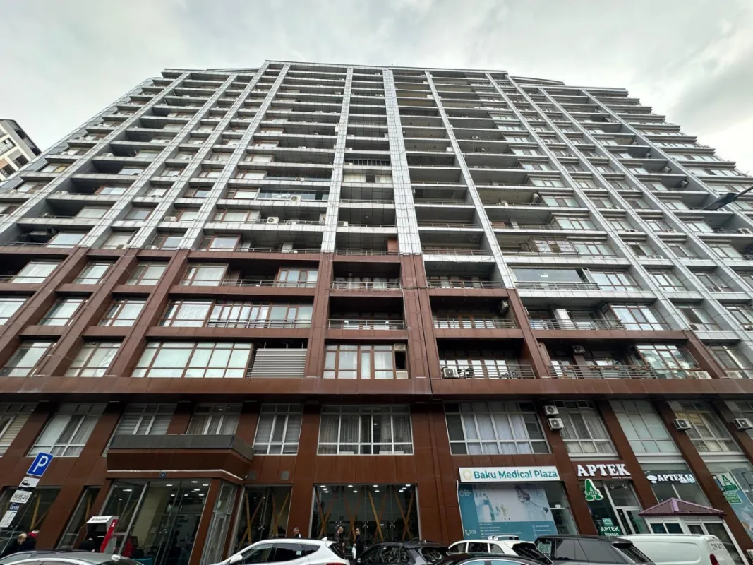 Satılır 4 otaqlı mənzil 200 m²