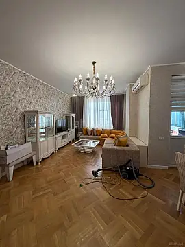 Satılır 3 otaqlı mənzil 131 m² — Bakı 3 otaq 131.00 m²