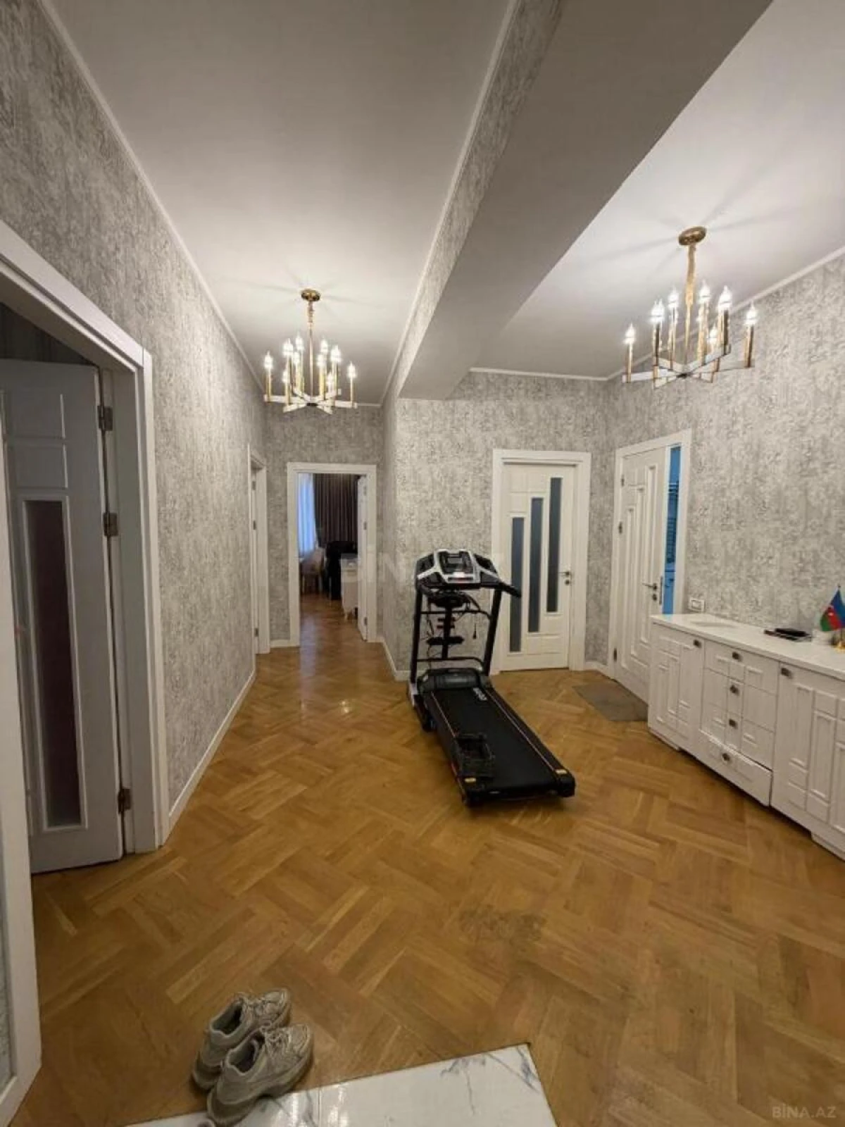 Satılır 3 otaqlı mənzil 131 m²