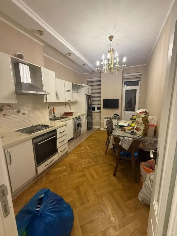 Satılır 3 otaqlı mənzil 131 m²