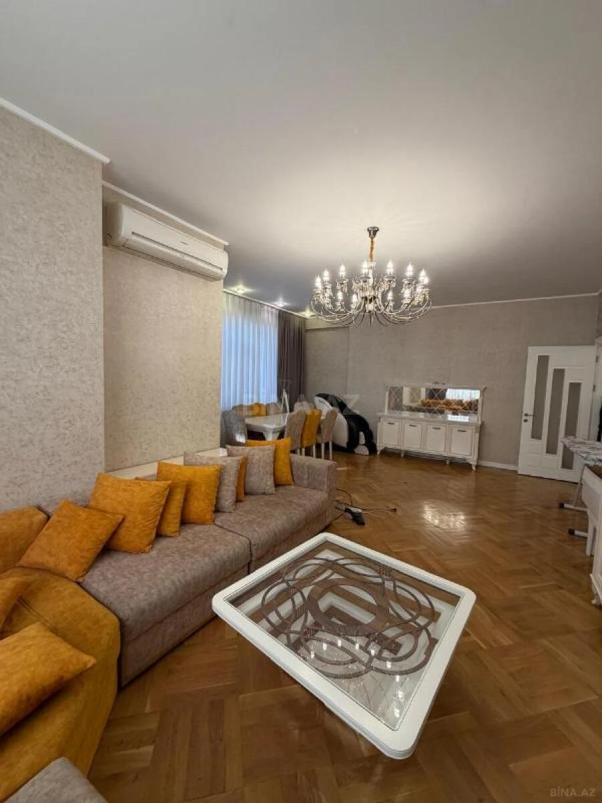 Satılır 3 otaqlı mənzil 131 m²