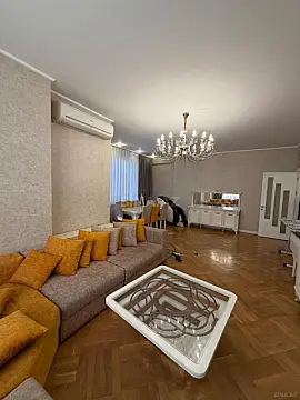 Satılır 3 otaqlı mənzil 131 m²