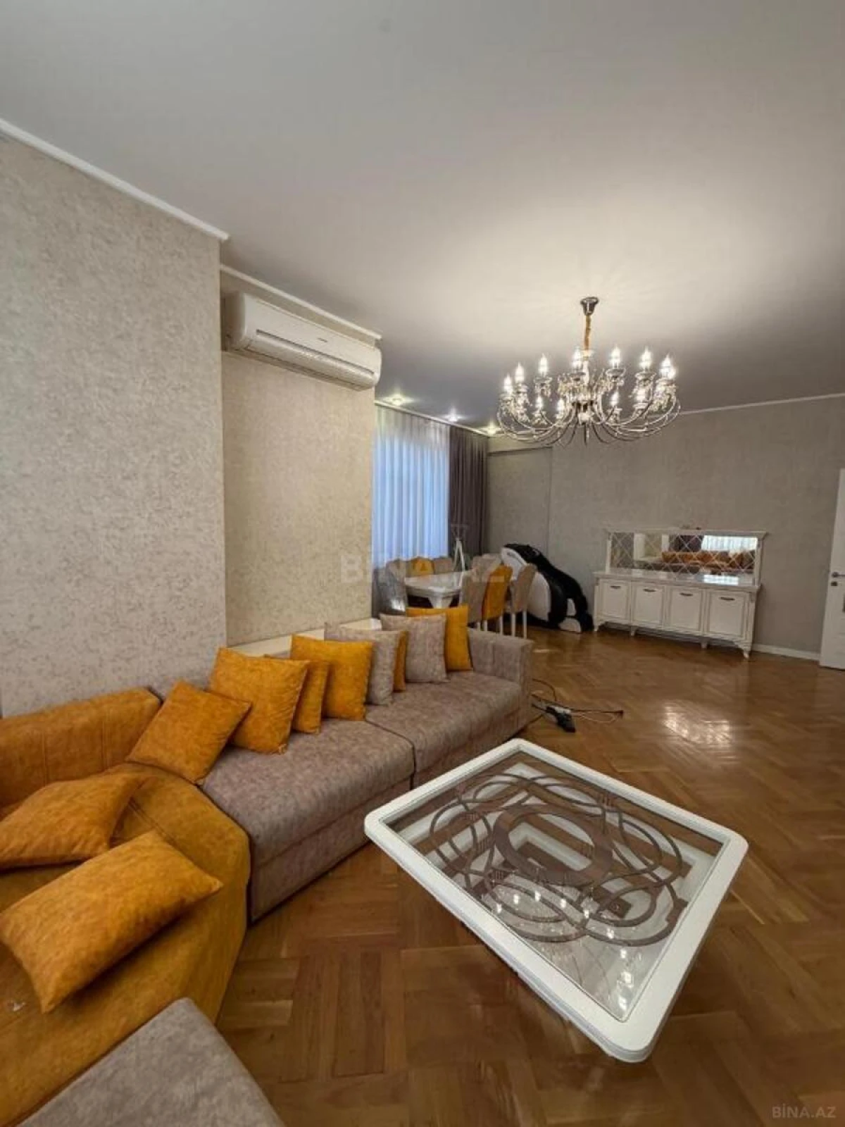 Satılır 3 otaqlı mənzil 131 m²