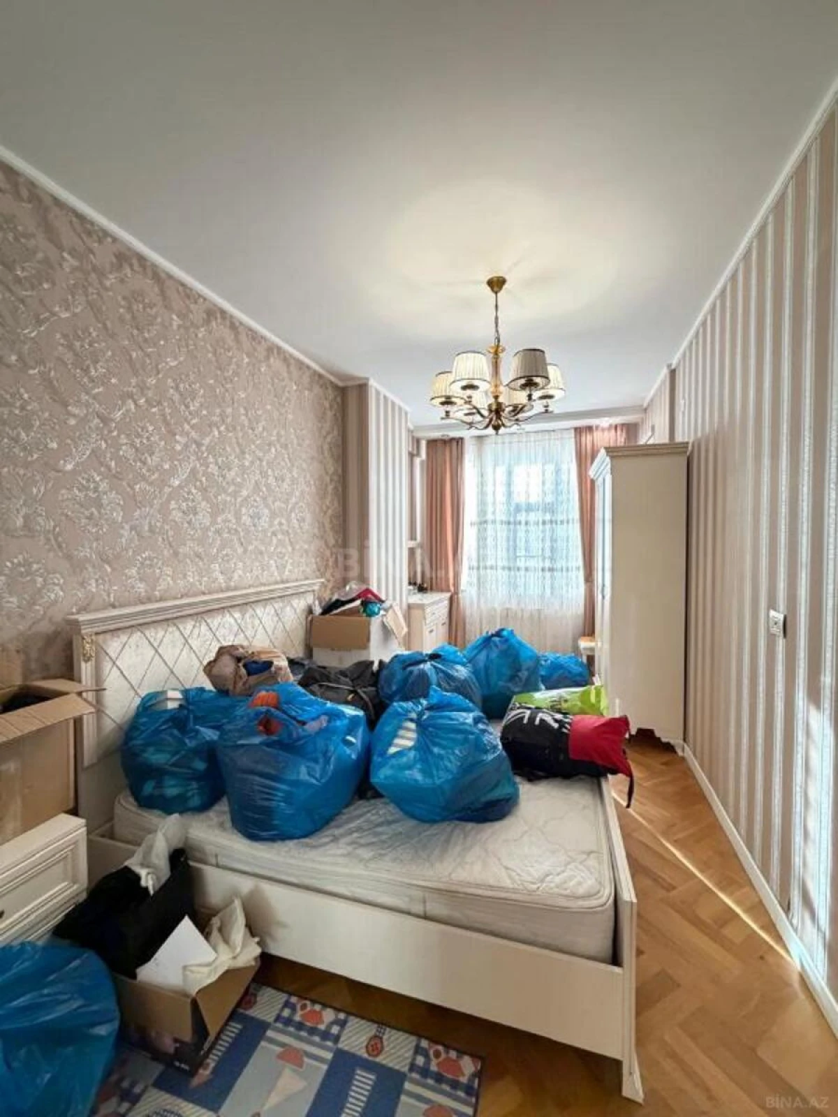 Satılır 3 otaqlı mənzil 131 m²