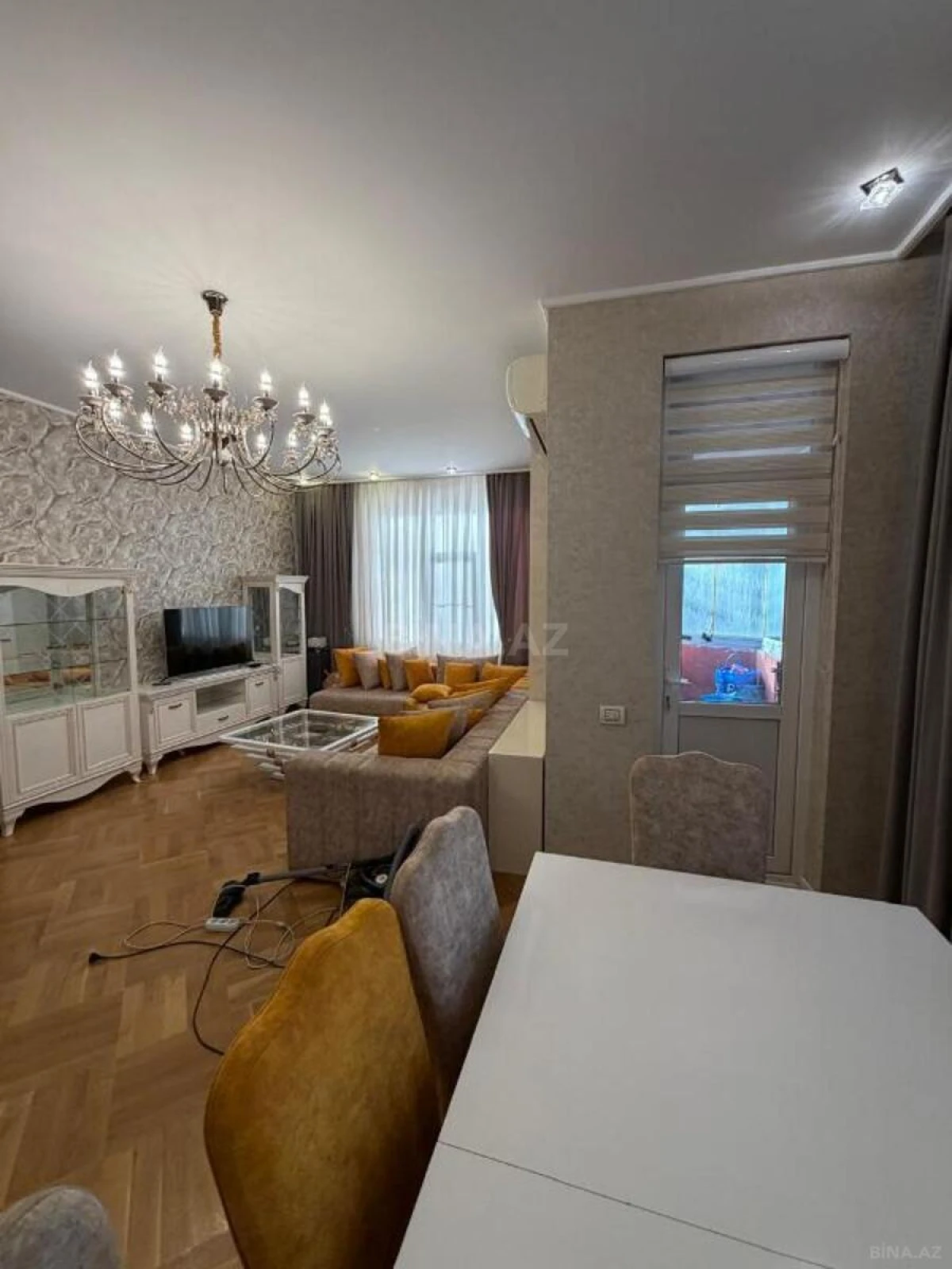 Satılır 3 otaqlı mənzil 131 m²