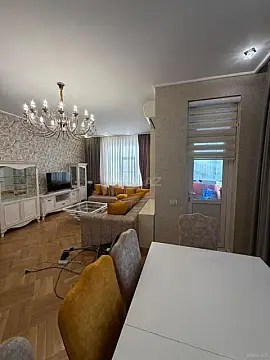 Satılır 3 otaqlı mənzil 131 m²