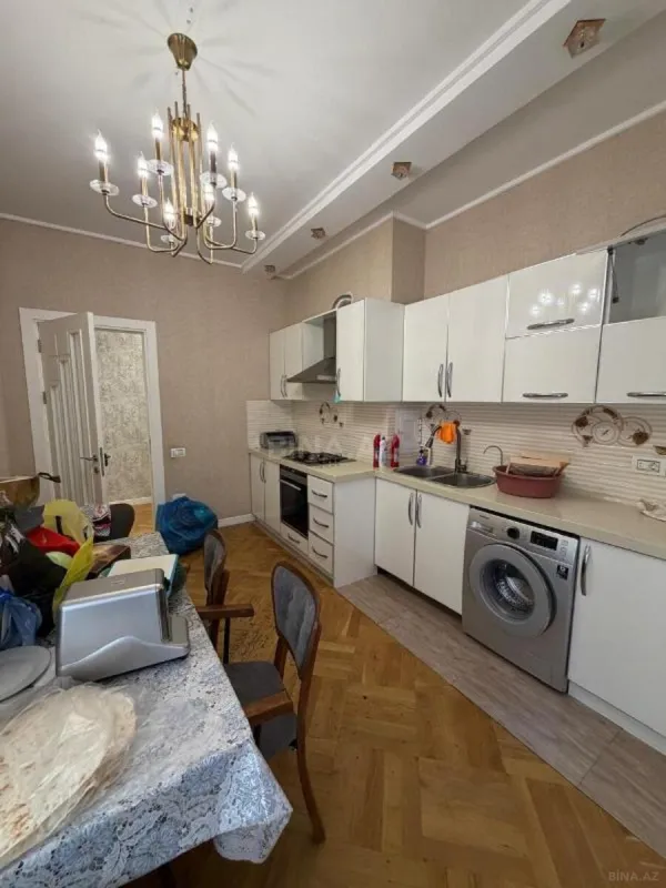 Satılır 3 otaqlı mənzil 131 m²