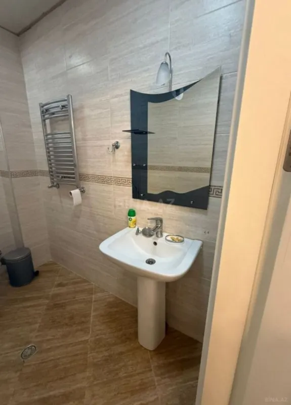 Satılır 3 otaqlı mənzil 131 m²