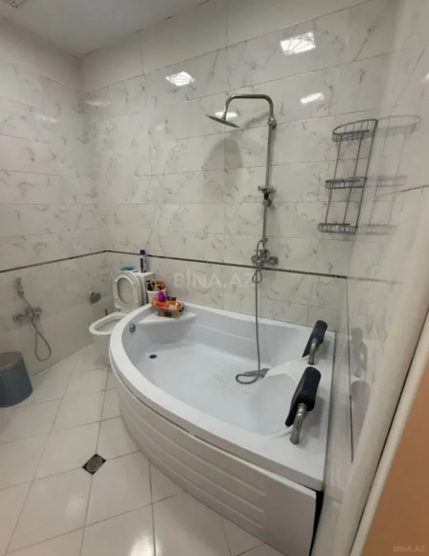 Satılır 3 otaqlı mənzil 131 m²