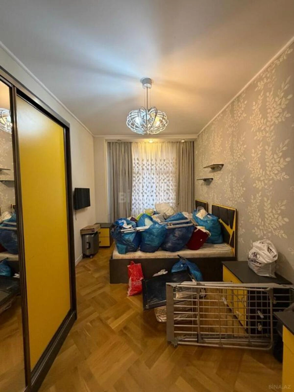 Satılır 3 otaqlı mənzil 131 m²