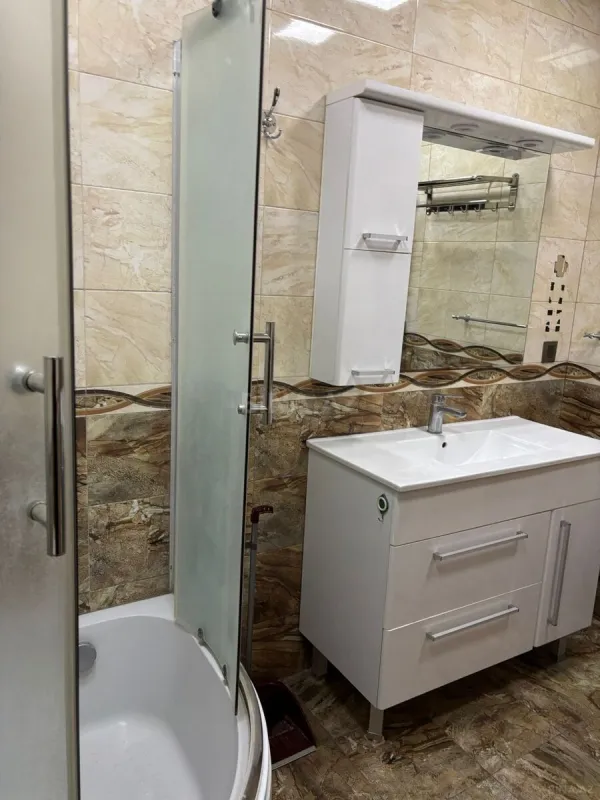 Kirayə verilir 2 otaqlı mənzil 60 m²
