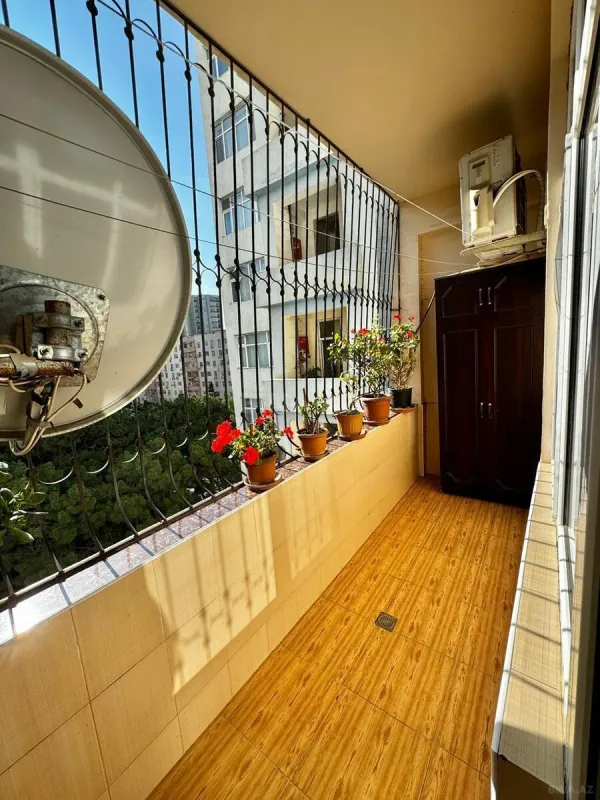 Satılır 4 otaqlı mənzil 130 m²
