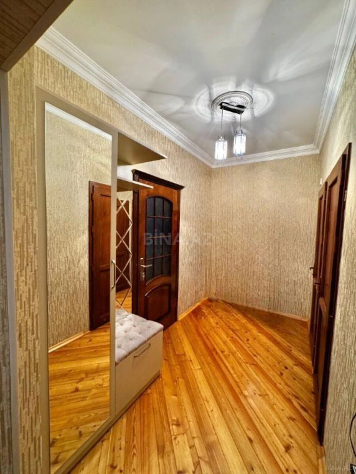 Satılır 4 otaqlı mənzil 130 m²