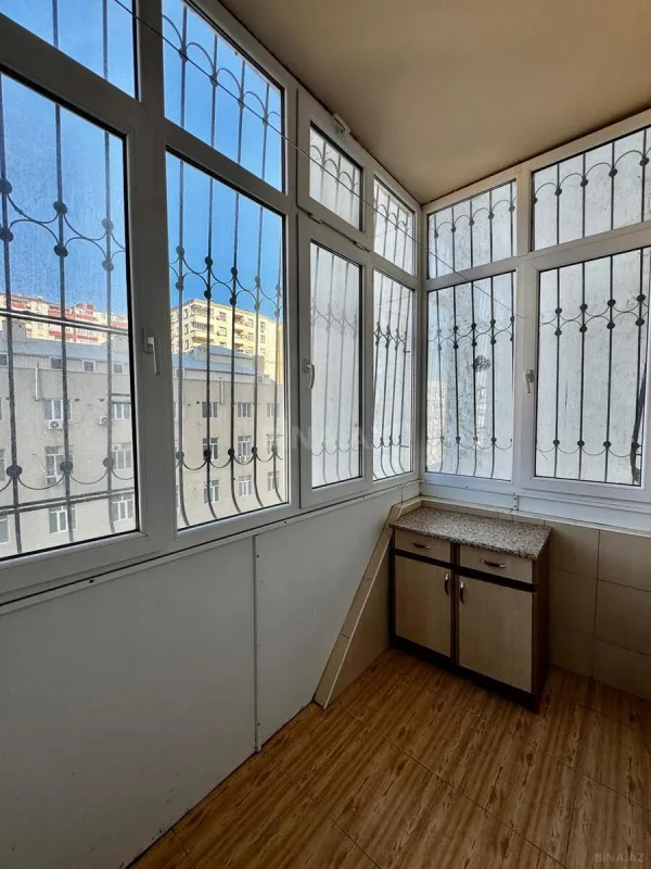 Satılır 4 otaqlı mənzil 130 m²