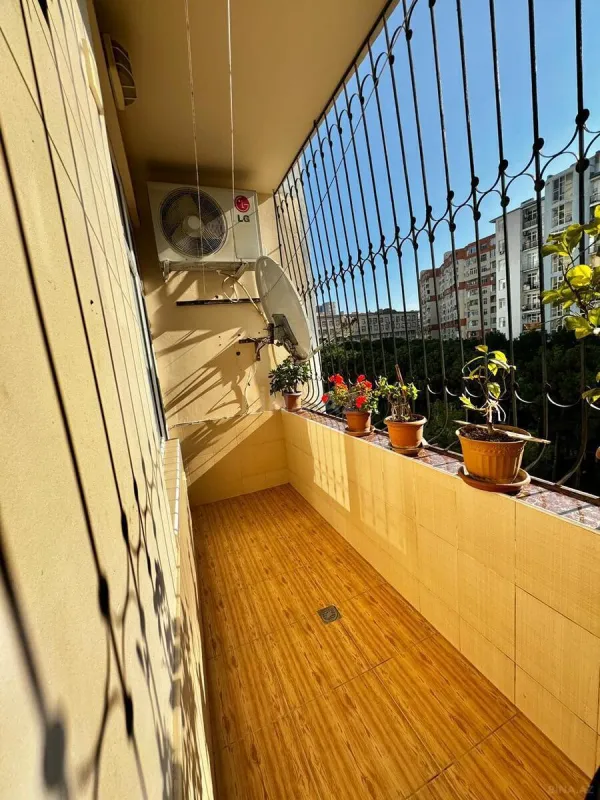 Satılır 4 otaqlı mənzil 130 m²