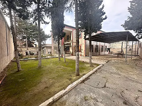Satılır 8 otaqlı həyət evi 340 m²
