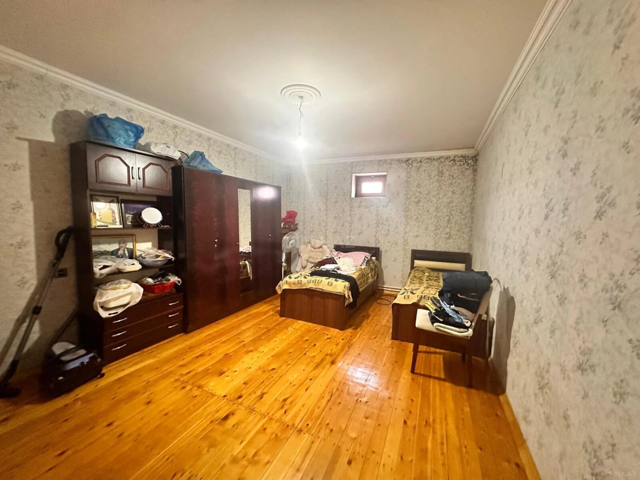 Satılır 8 otaqlı həyət evi 340 m²