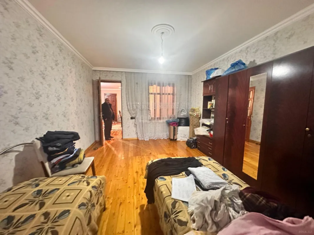 Satılır 8 otaqlı həyət evi 340 m²