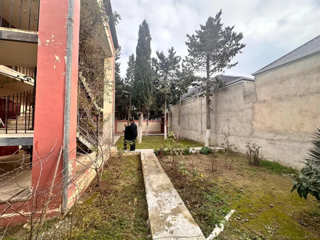 Satılır 8 otaqlı həyət evi 340 m²