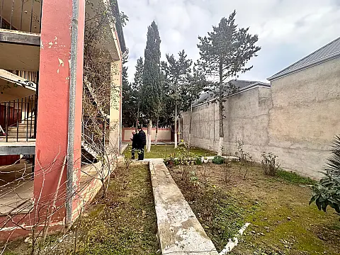 Satılır 8 otaqlı həyət evi 340 m²