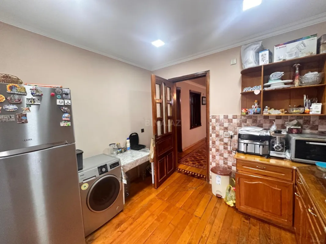 Satılır 8 otaqlı həyət evi 340 m²