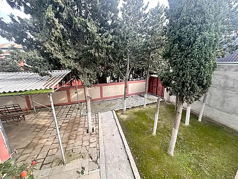 Satılır 8 otaqlı həyət evi 340 m²