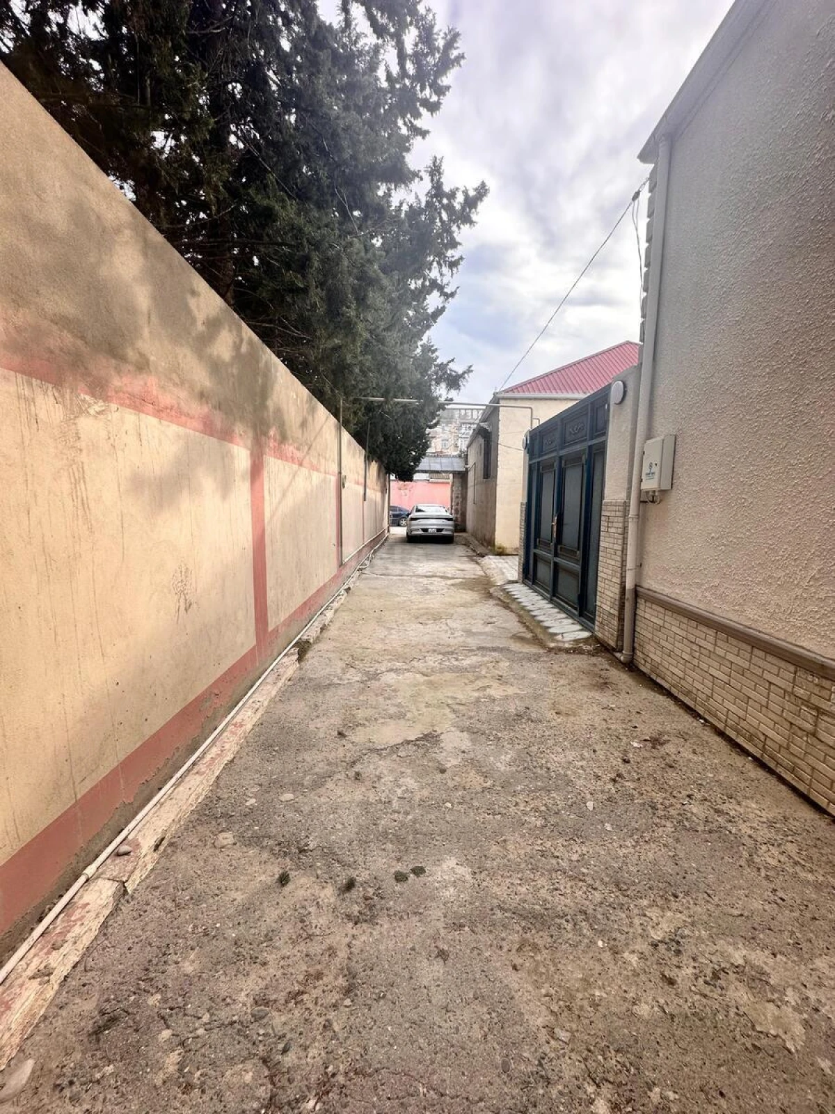 Satılır 8 otaqlı həyət evi 340 m²