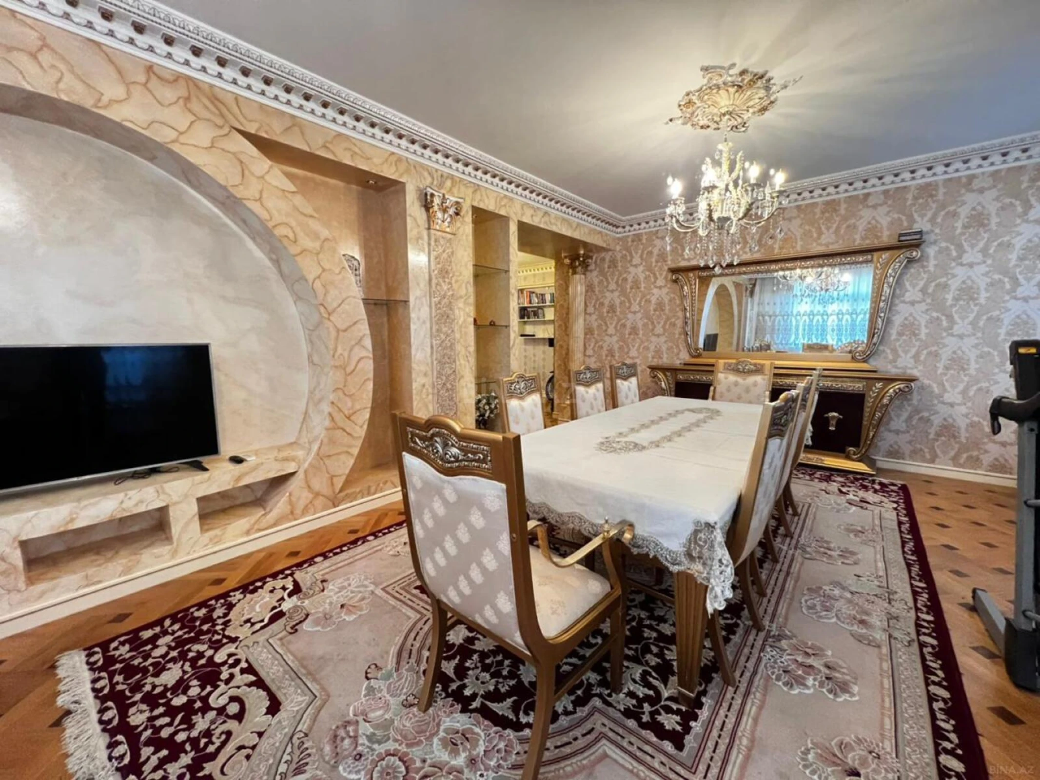 Kirayə verilir 4 otaqlı mənzil 240 m²