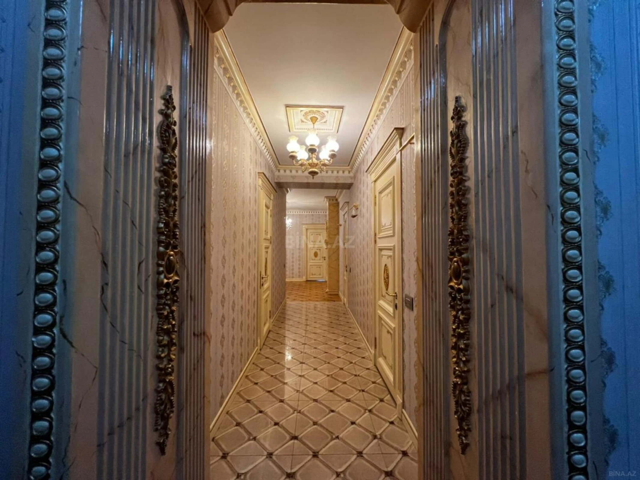 Kirayə verilir 4 otaqlı mənzil 240 m²