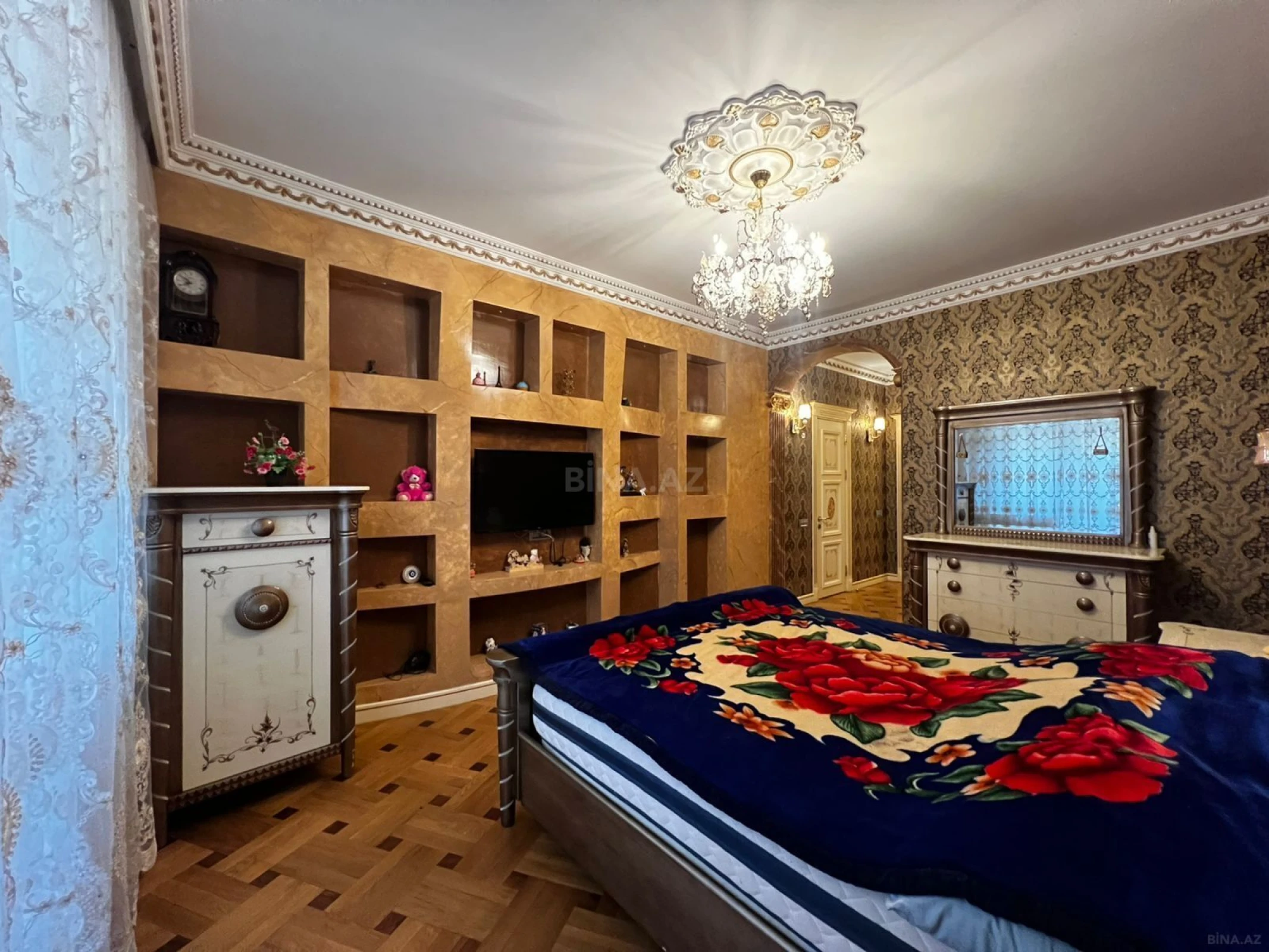 Kirayə verilir 4 otaqlı mənzil 240 m²