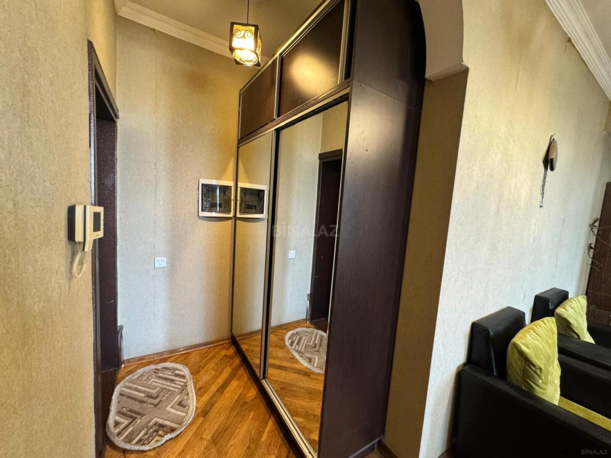 Satılır 2 otaqlı mənzil 100 m²