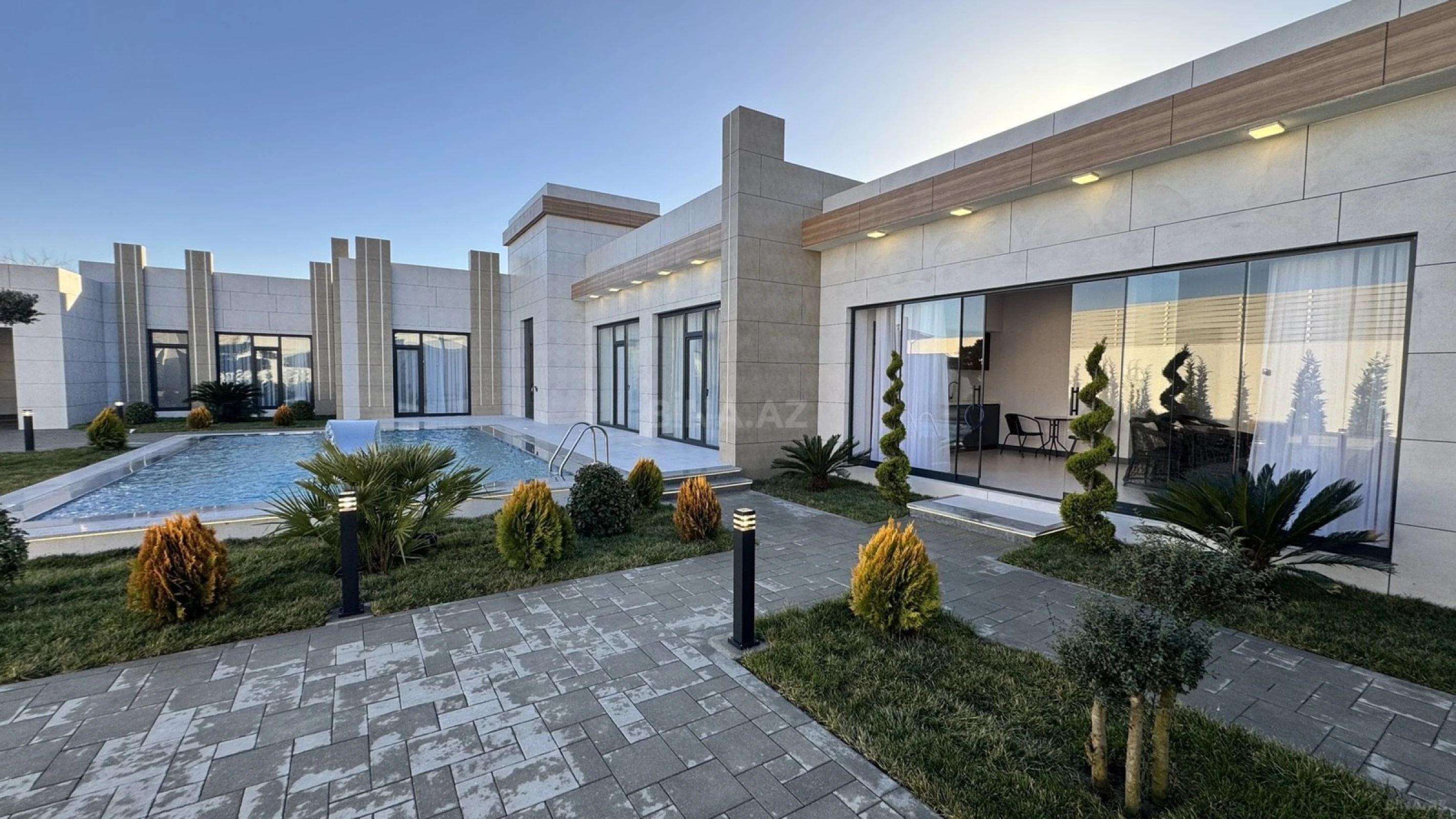 Satılır 5 otaqlı həyət evi 260 m²