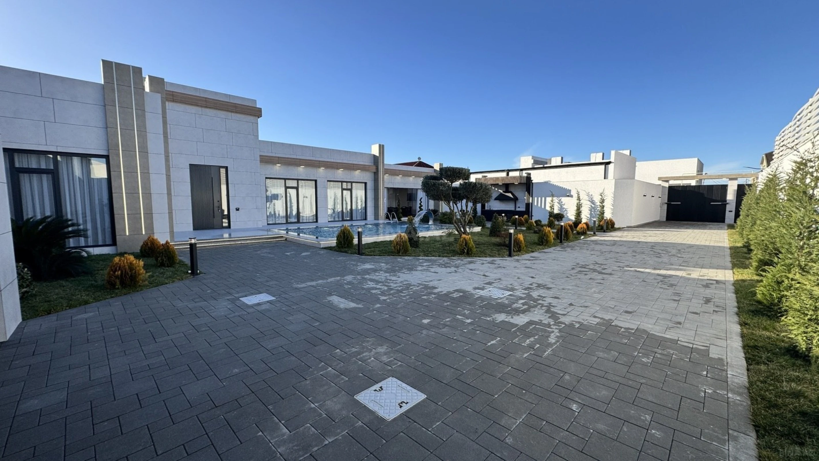 Satılır 5 otaqlı həyət evi 260 m²