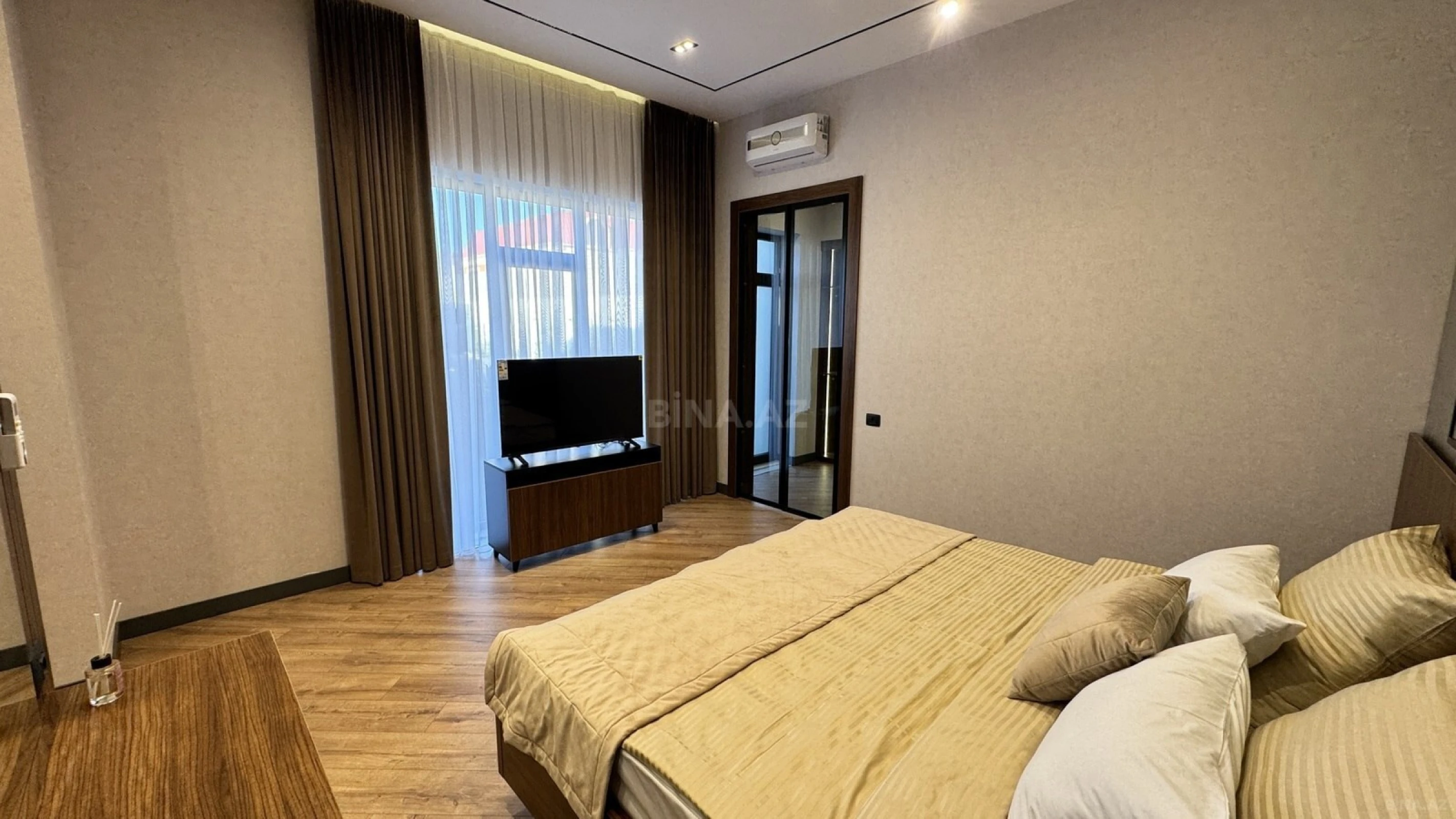 Satılır 5 otaqlı həyət evi 260 m²